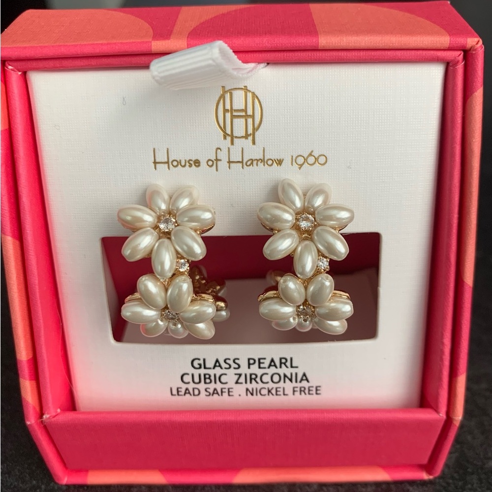 103. 🍒 House of Harlow daisy earrings